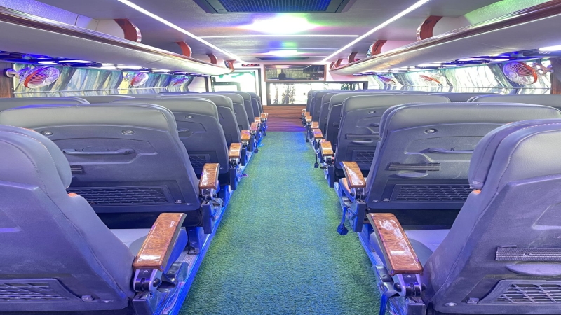41 seater AC luxury bus